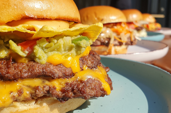 Die Julia, Julia Jakobs, Event, Küche, Eventküche, Restaurant, Clubhaus, Siepental, Essen, Essen-Bergerhausen, Impressionen, Bild von einem frischen Burger